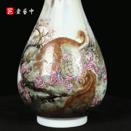 王辉大师制《粉彩事事如意瓶》 | 粉润柔和，瑞兽生动，景致层叠 | 案头陈设，寓意祥瑞