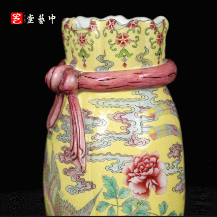 宫廷珐琅彩典藏·王辉督造「凤舞牡丹包袱瓶」 | 苏富比同款，特价尊享 | 锦袱束瓶，富贵天成，案头重器